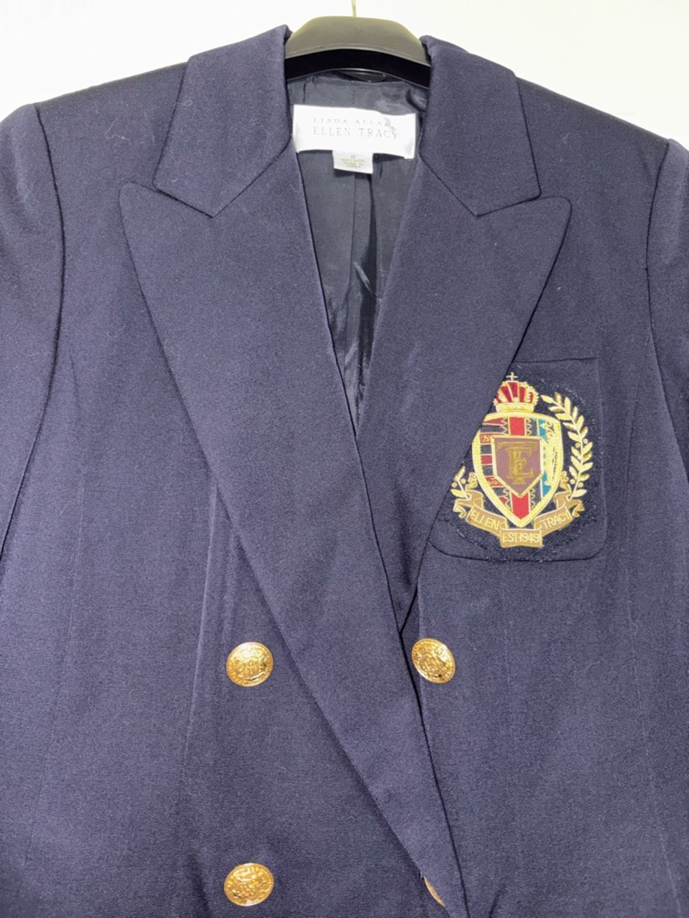 Ellen Tracy Navy Blazer with Gold Crest. 80s VINTAGE w/ 2 extra buttons - Picture 4 of 13